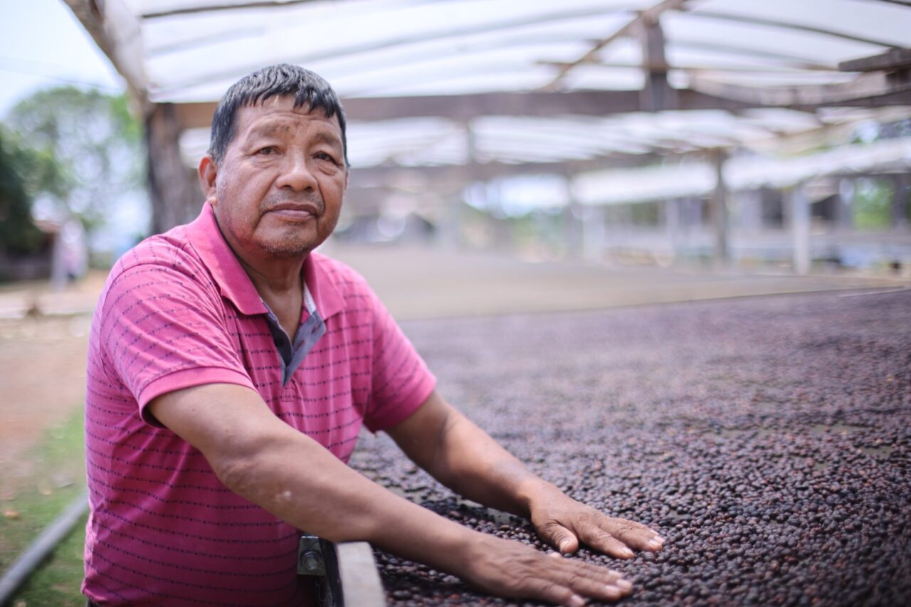 Agricultor indígena Valdir Aruá