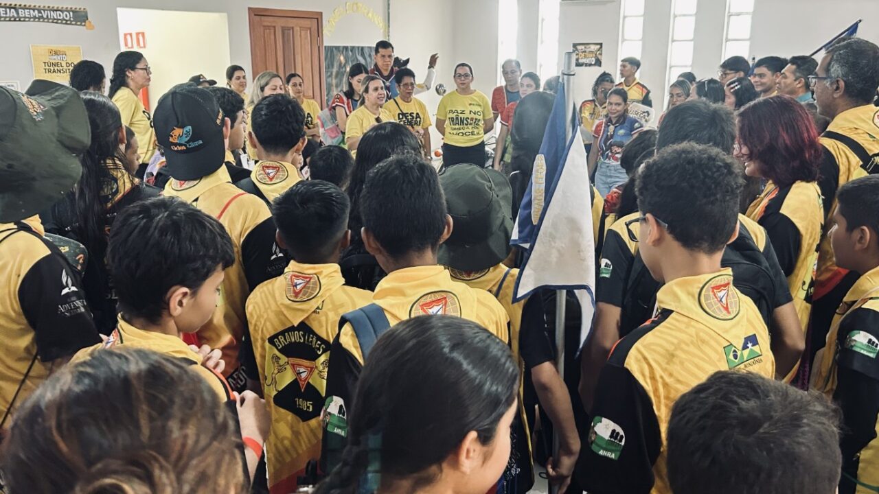 Escoteiros e desbravadores participam de ações educativas do Maio Amarelo, em Porto Velho