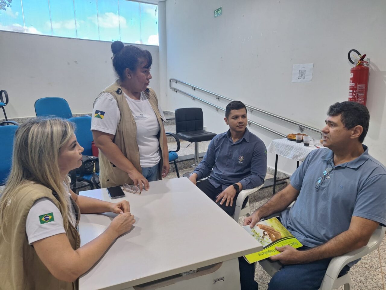 Os produtores foram atendidos pelos servidores da Sepat, na sede da prefeitura de Espigão d`Oeste