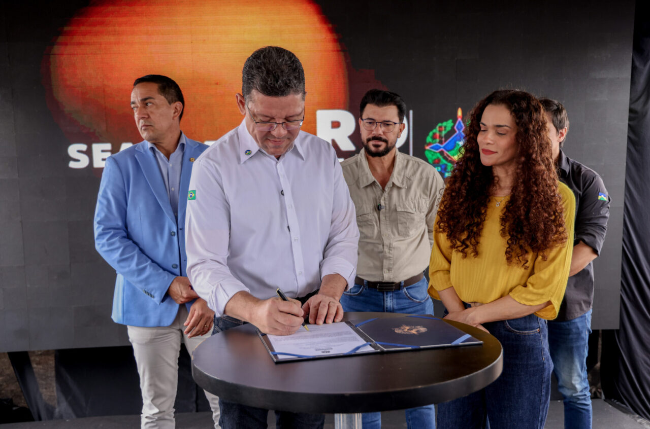 Assinatura da Ordem de Serviço para construção do novo Lar do Idoso, que terá capacidade para acolher até 80 idosos