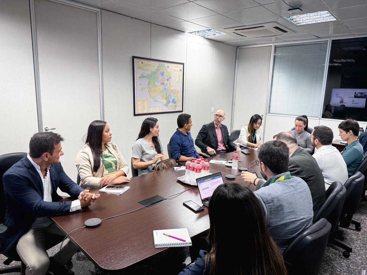 Durante a reunião, foram debatidos os impactos da transformação econômica e territorial da faixa de fronteira