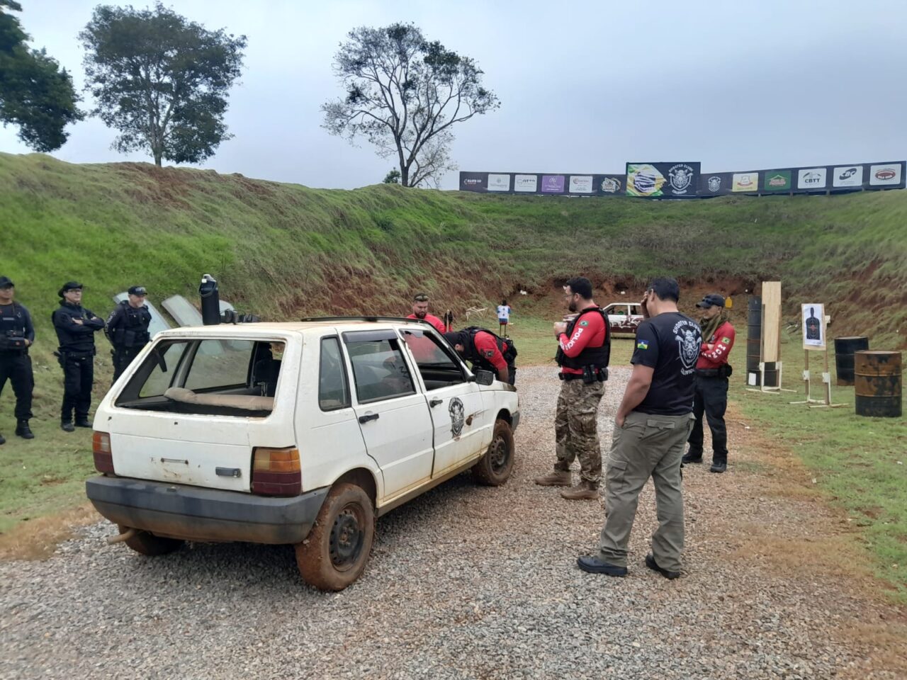 Policiais penais recebem treinamento para atuação segura e estratégica em operações veiculares