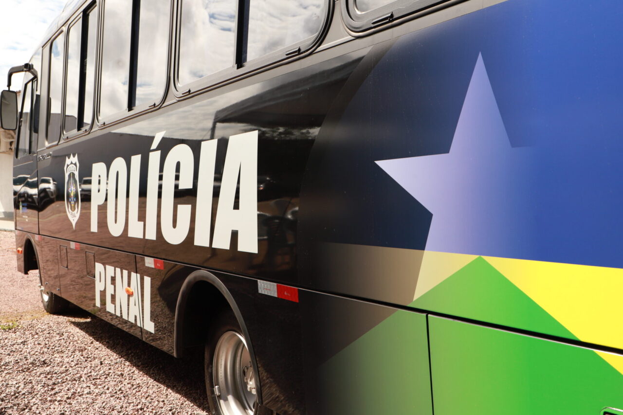 Governo de RO amplia estrutura e atuação da Polícia Penal do estado com entrega de micro-ônibus, em Porto Velho