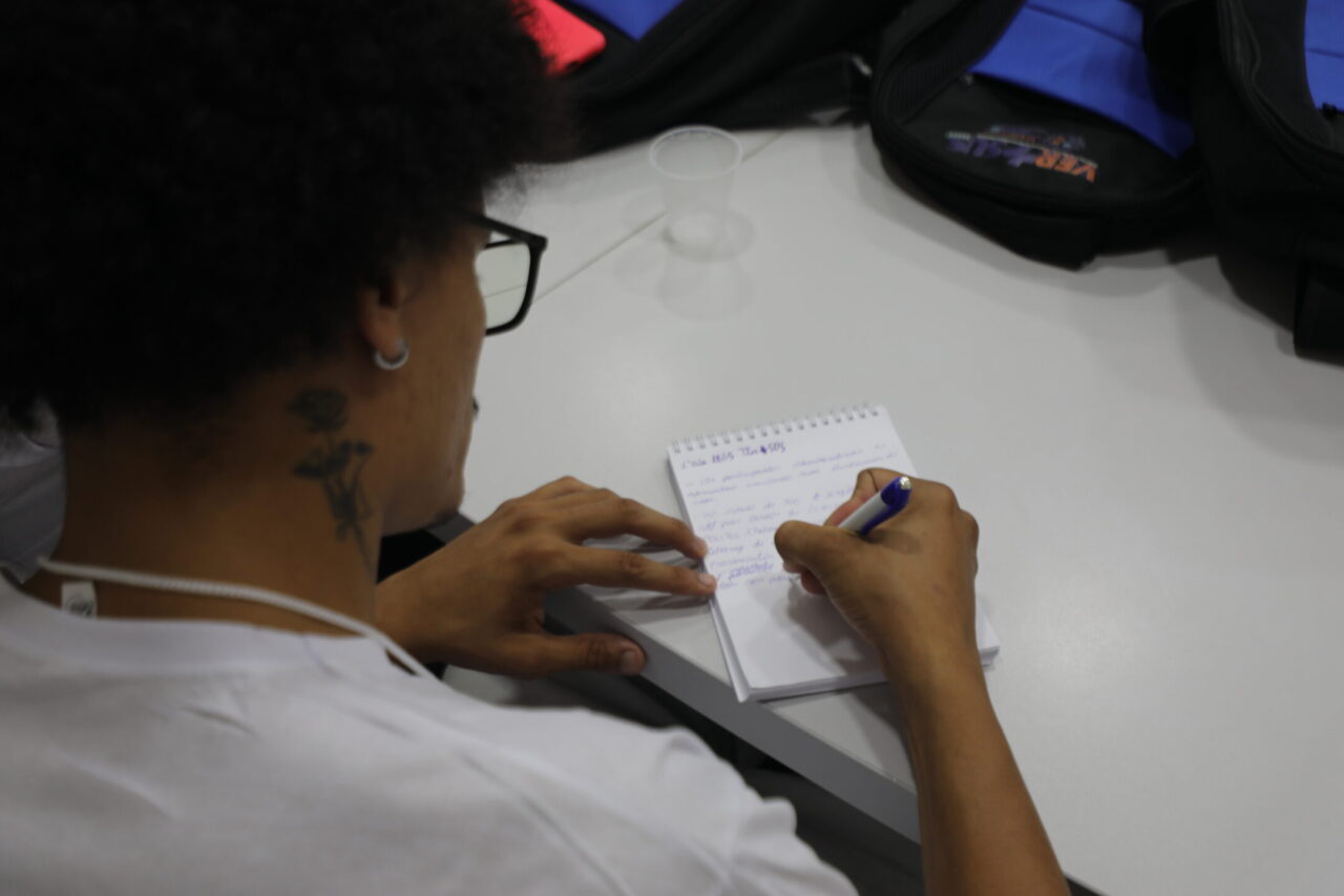 Comunicação ética no enfrentamento à violência contra a mulher é um dos temas abordados.