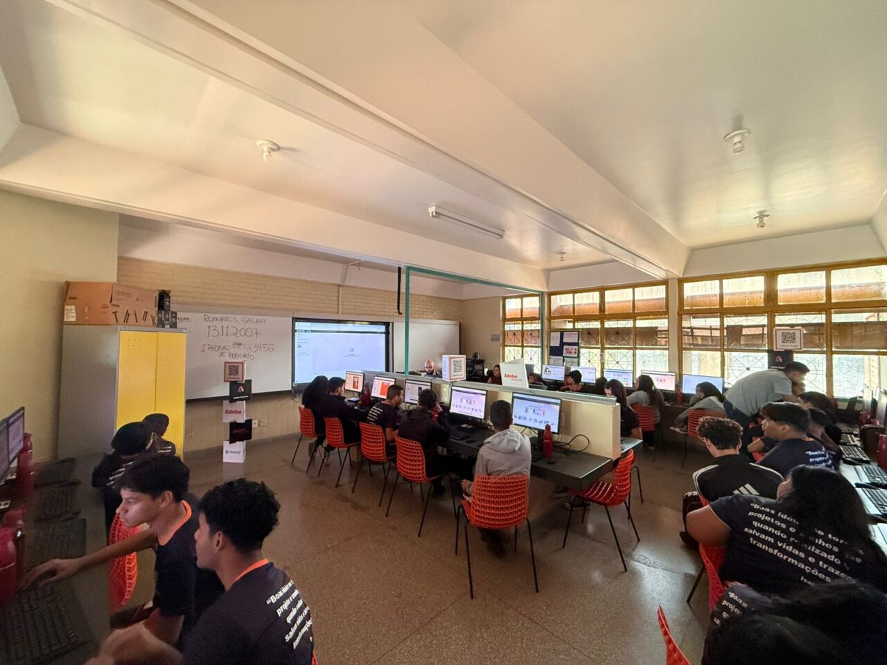 Workshop sobre ferramentas digitais impulsiona inovação e criatividade para estudantes no Baixo Madeira