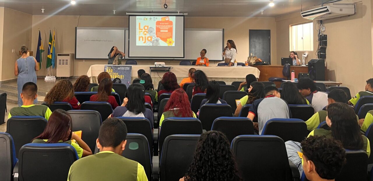 Conscientização e proteção de crianças e adolescentes são temas de palestra na Escola Flora Calheiros em alusão ao Maio Laranja