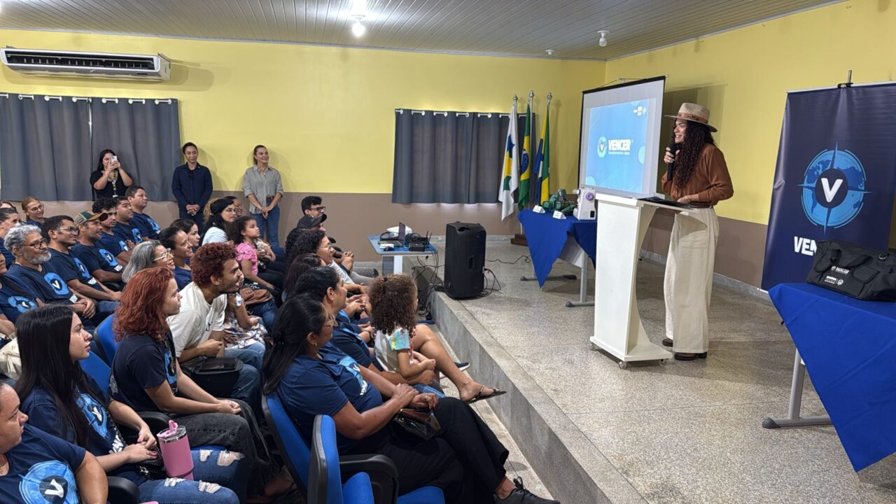 Nesta quarta-feira (27), em Ji-Paraná, 51 concluintes receberam o kit do Vencer