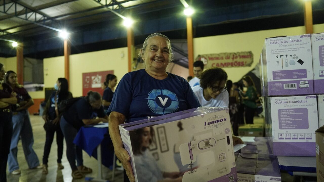 Edilza Monteiro comemorou o recebimento do kit do segundo curso que fez pelo Vencer