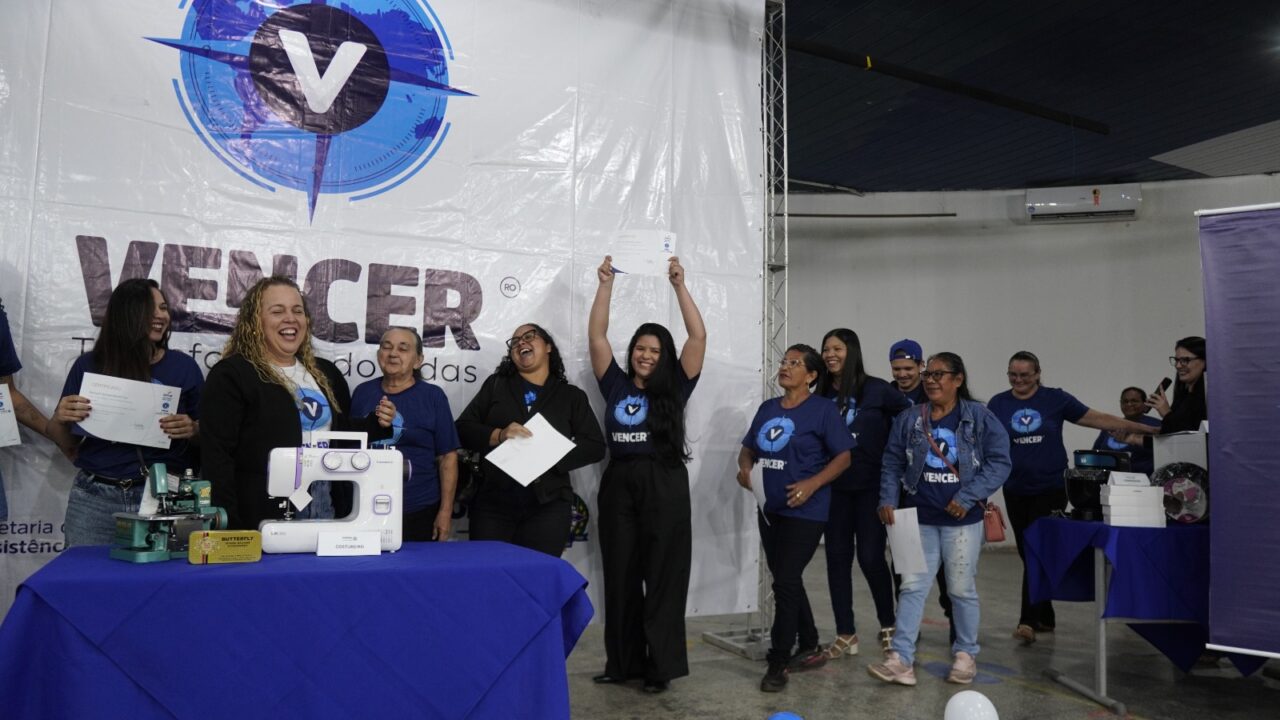 Mais 67 concluintes de cursos do programa Vencer recebem kit profissional, em Porto Velho
