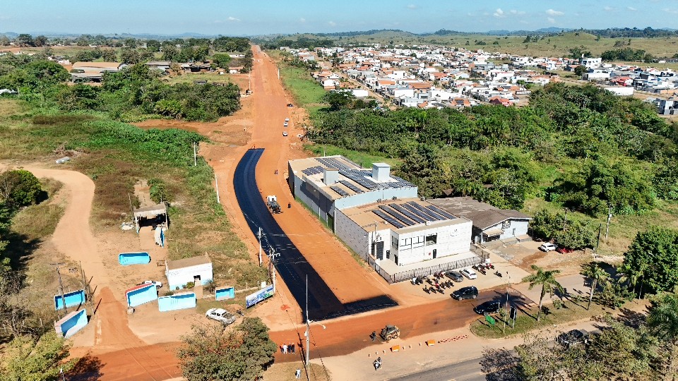Obras da Linha 625 entram em nova fase e avançam com aplicação de asfalto