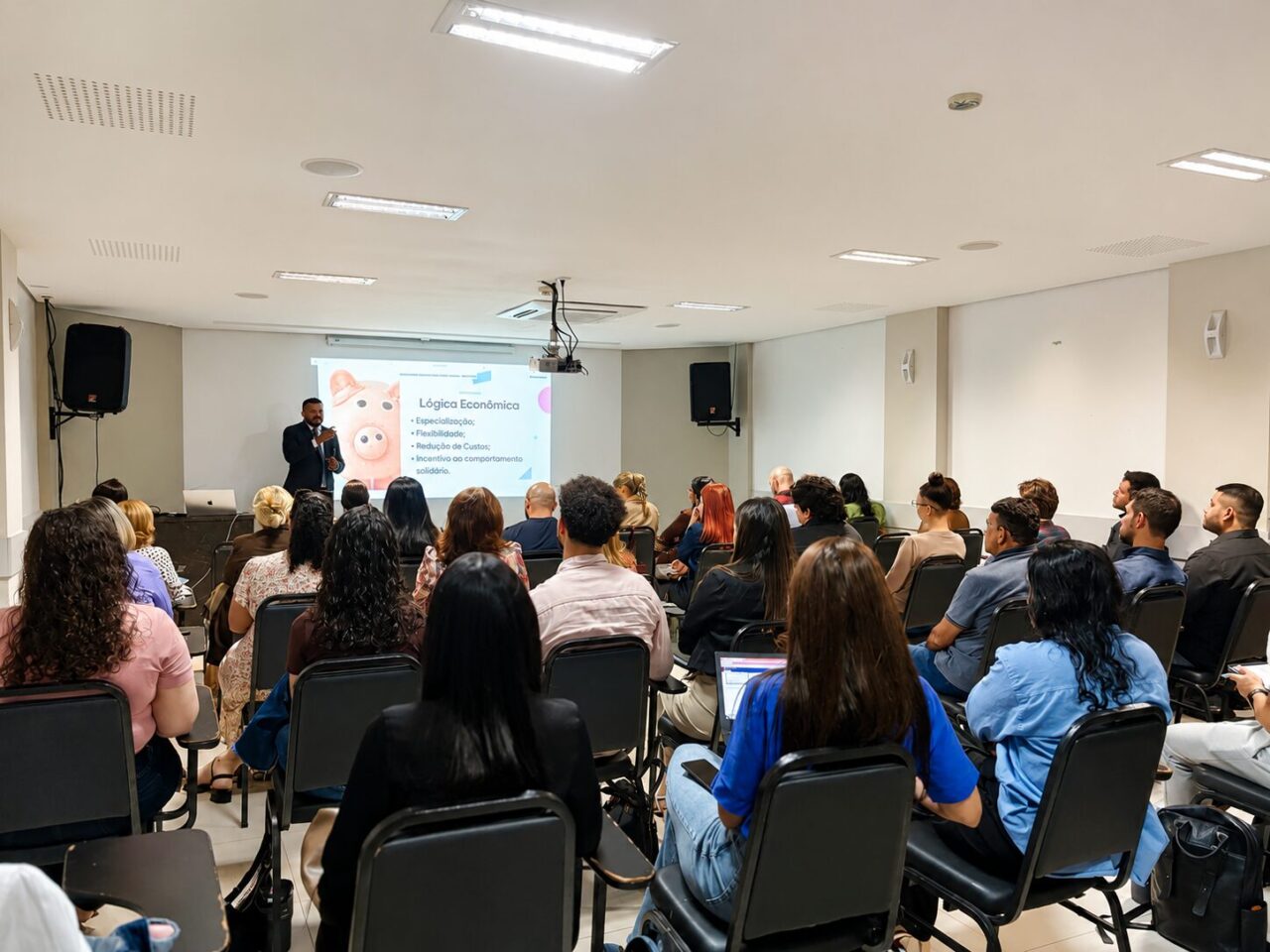 Curso sobre gestão e fiscalização de contratos administrativos é ministrado aos servidores do Iperon