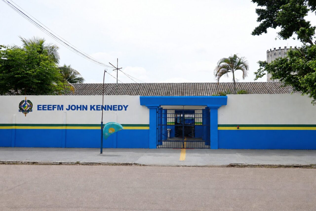 Fachada da Escola John Kennedy totalmente revitalizada