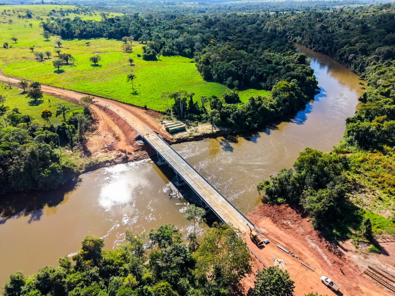 Ponte sobre o Rio Pimenta Bueno na RO-495 no Cone Sul entra na etapa final e tem tráfego liberado