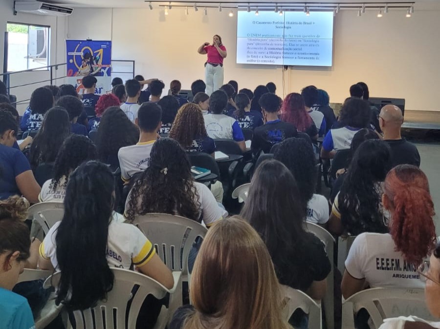 A atividade reuniu cerca de 180 estudantes dos 2º e 3º anos do ensino médio de escolas estaduais da região