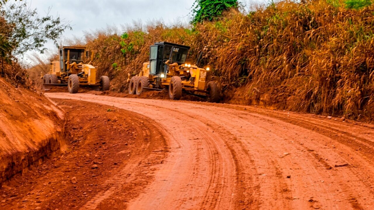 RO-387 recebe serviços de reconformação de plataforma para fortalecer a mobilidade na região de Espigão d’Oeste