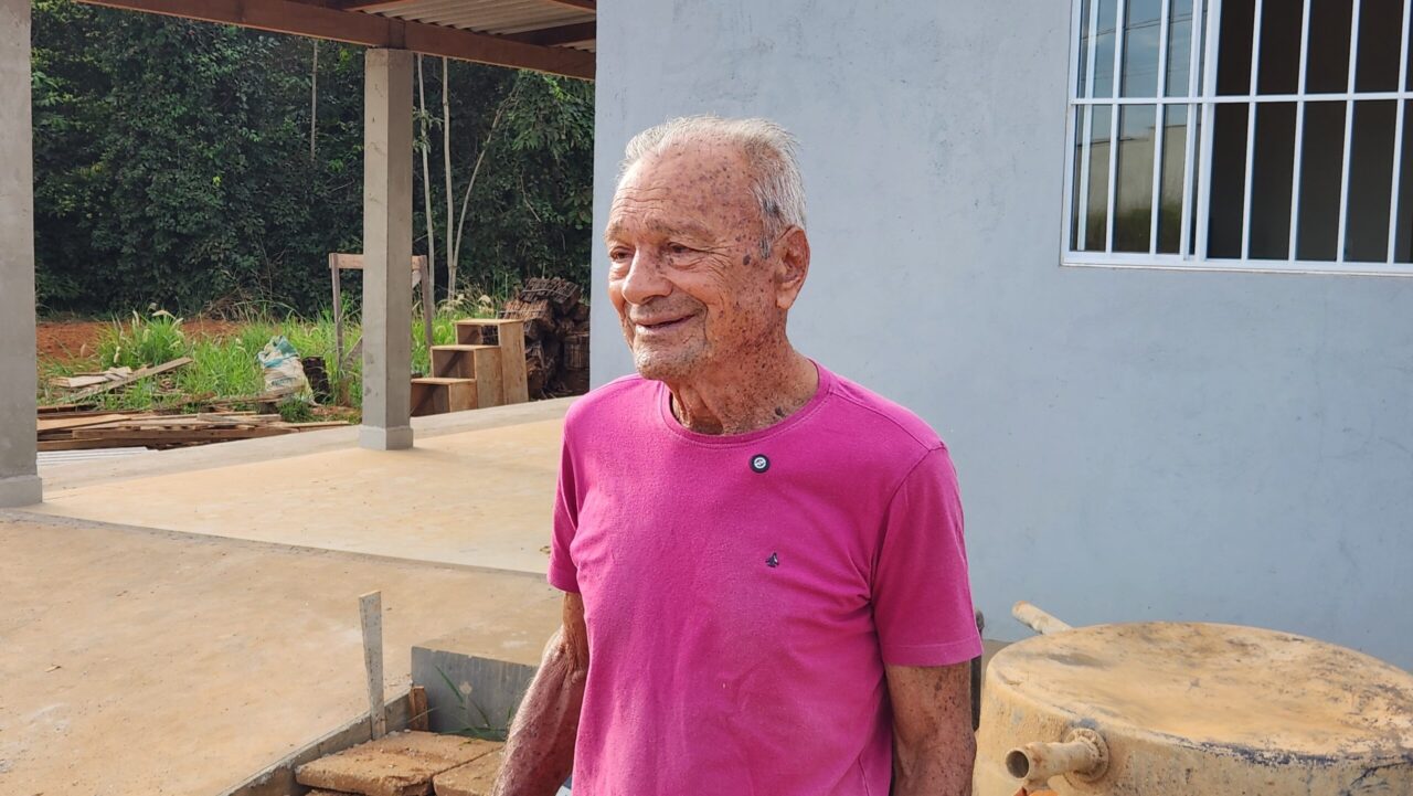 Valdemiro Goltiere é morador da região desde 1979 e admira o avanço da obra