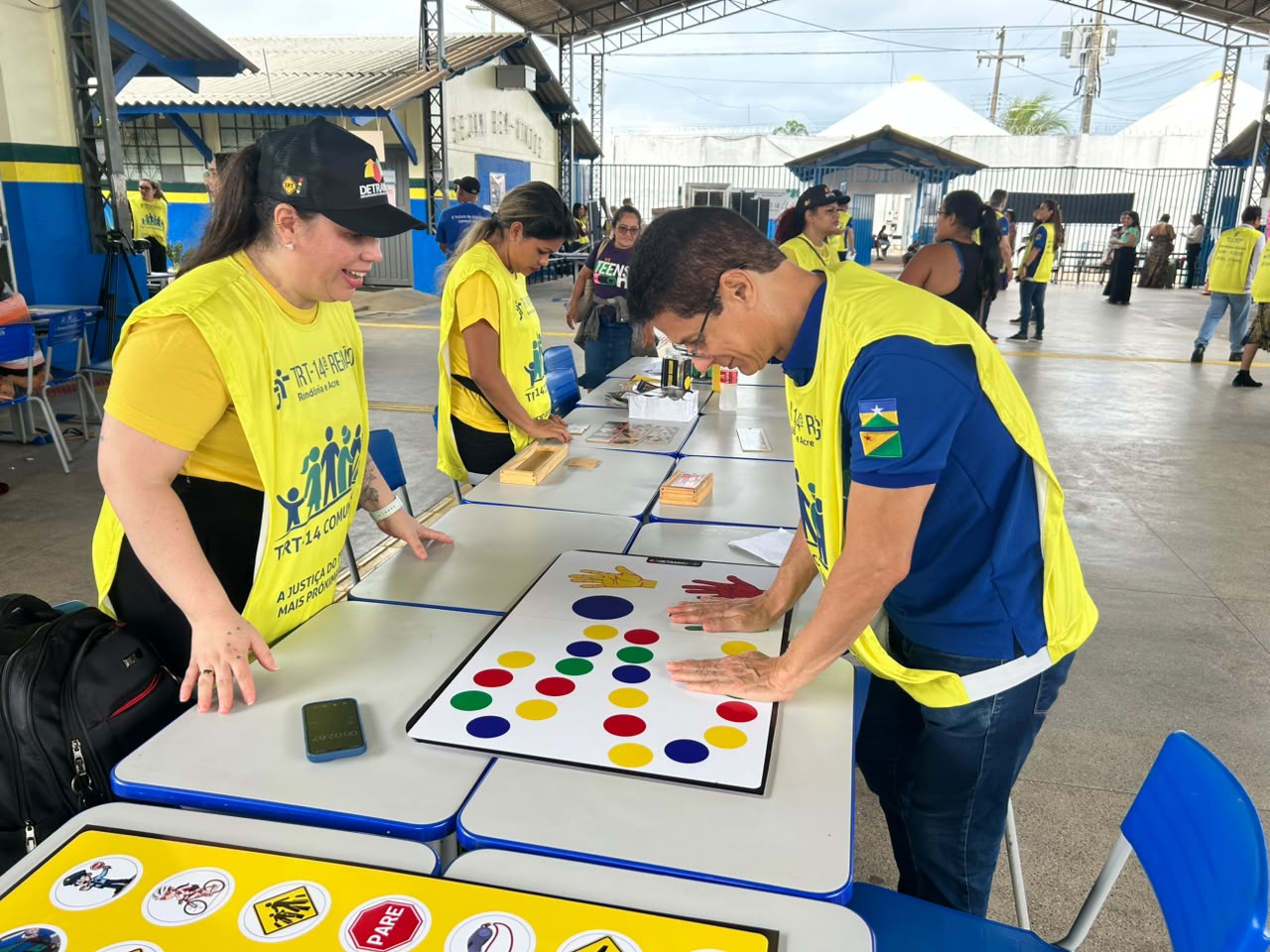 Entre feiras, comunidades, igrejas e projetos de cidadania, onde houver pessoas, haverá educação para o trânsito