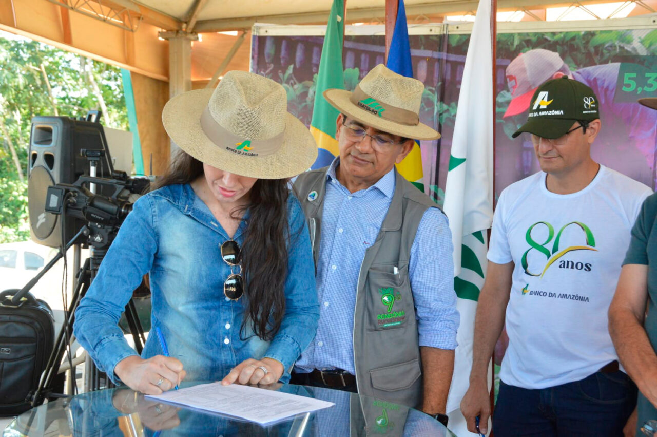A parceria com instituições financeiras agiliza os procedimentos e amplia o acesso dos agricultores familiares ao microcrédito rural