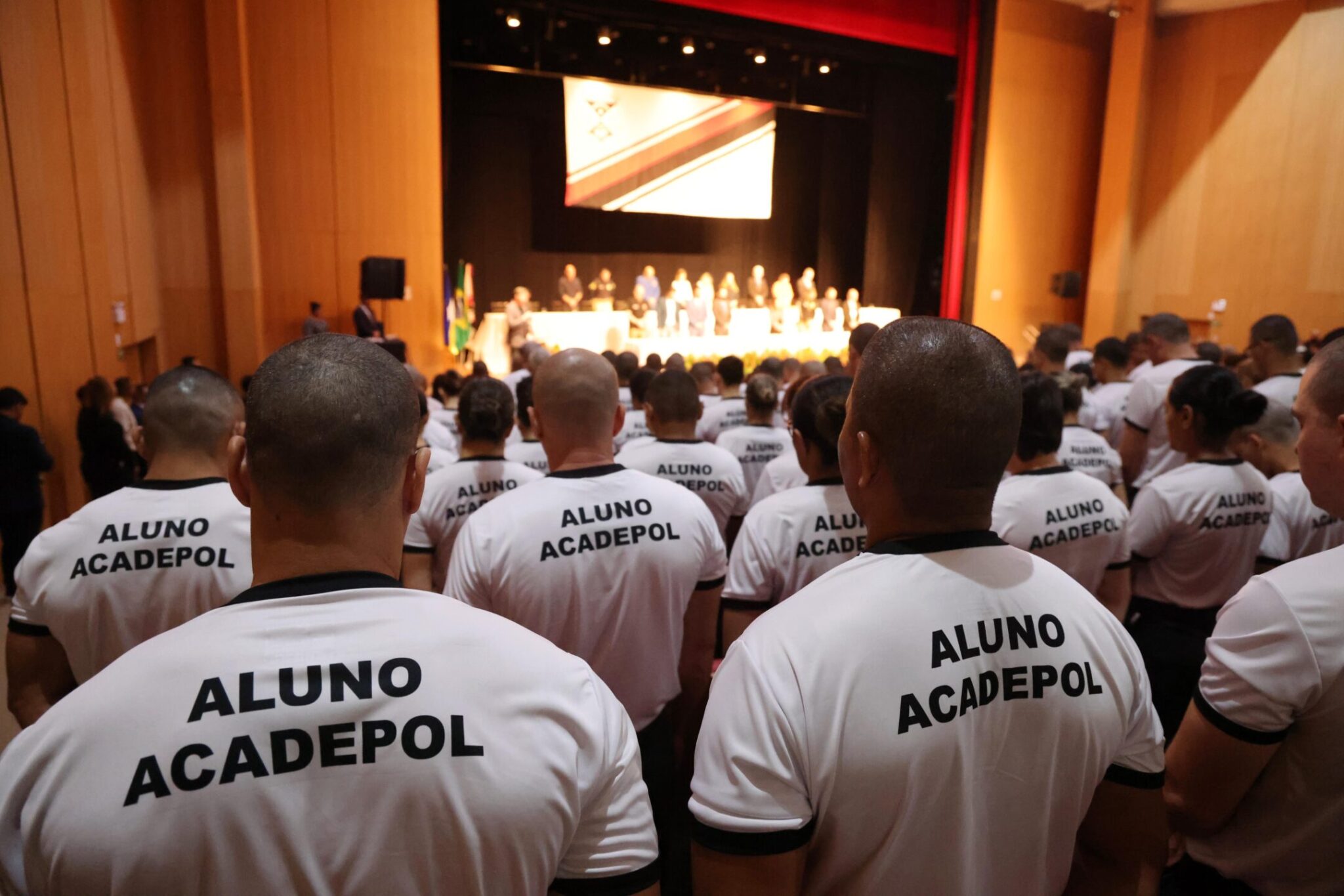 No total, 365 alunos matriculados no curso estiveram na solenidade, entre médicos, delegados, escrivães, agentes de polícia e datiloscopistas