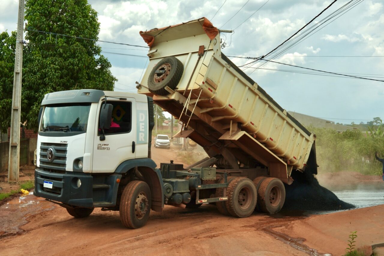 Novo Horizonte do Oeste recebe obras de pavimentação asfáltica em vias urbanas