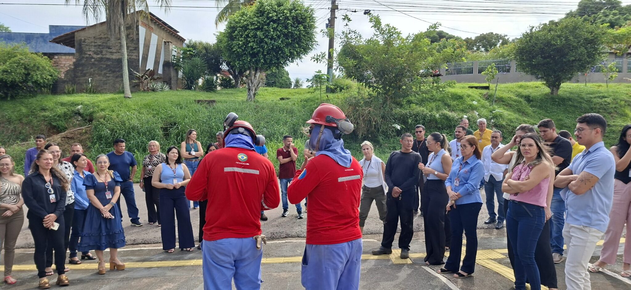 Treinamento prático de combate a incêndio, realizado em abril, preparou os participantes para agir com segurança.