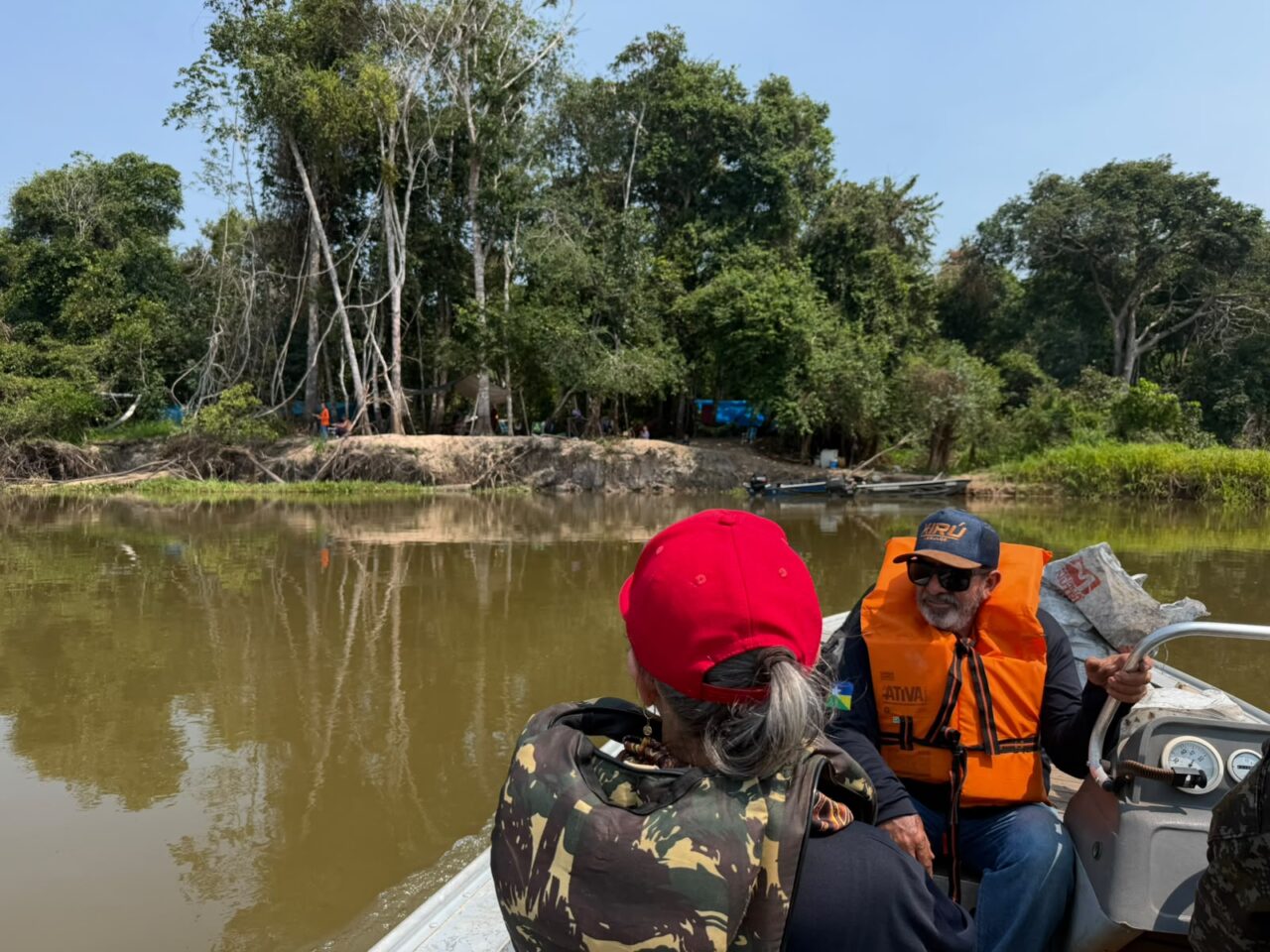 A ação de patrulhamento fluvial também está sendo realizada